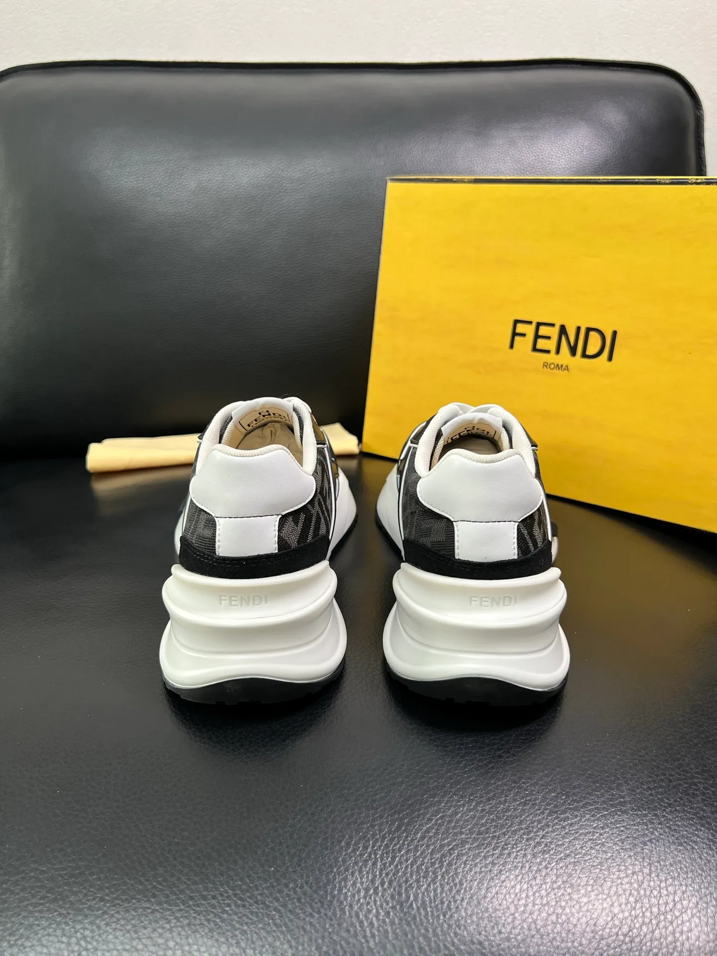 Men's shoes 💰840 FENDI top purchasing Fendi counters are equipped with the original factory, original fabrics imported from Italy, breathable and comfortable cowhide lining, soles: original soles specially provided by the original factory are super comfortable, original factory orders 🔍high quality, you can enter and exit the counter at will, welcome to compare, code number 39-44 (customized 38-45) 85856